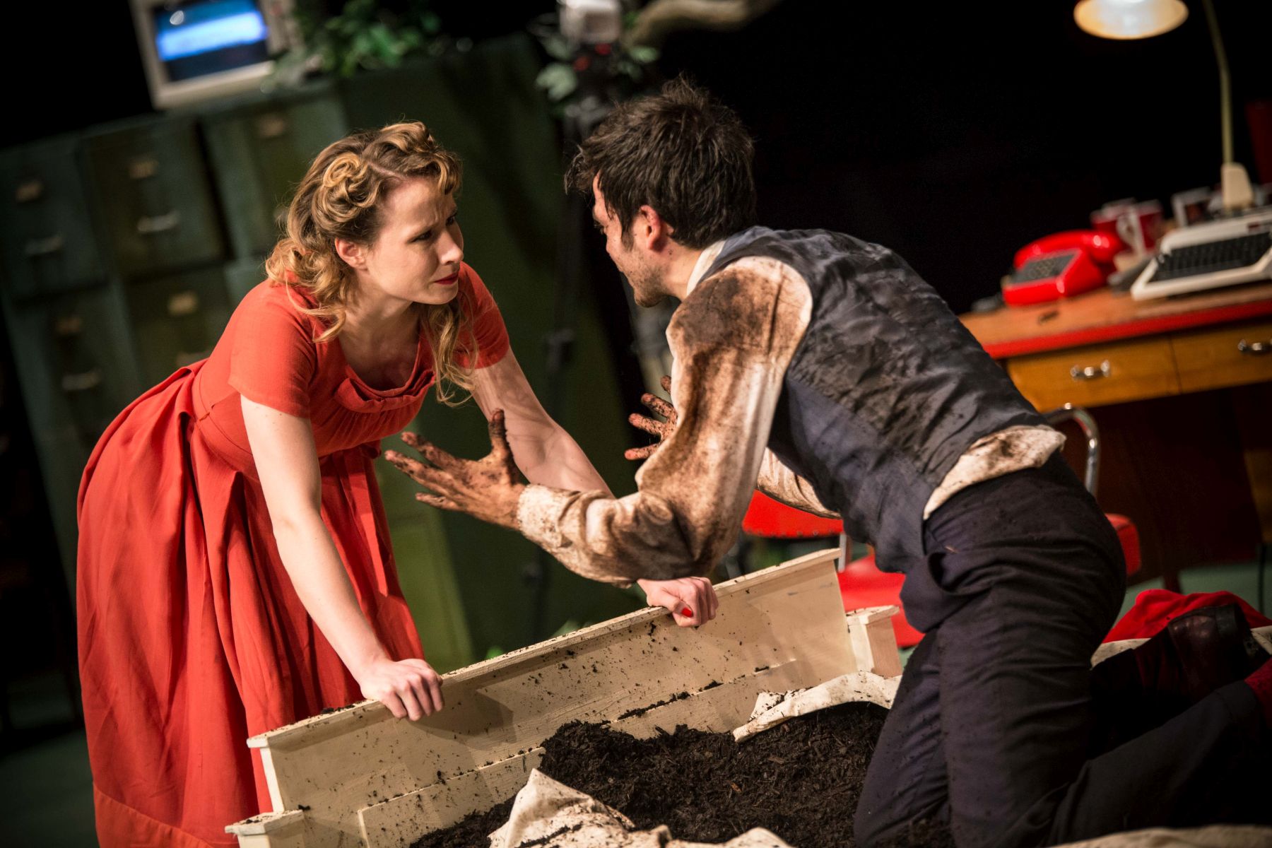 Die schmutzigen Hände — Homepage Regisseurin Musiktheater Schauspiel